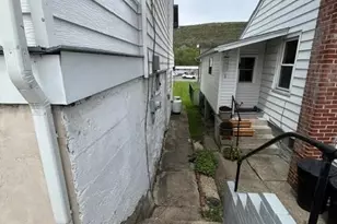 158 W Coal St, Nesquehoning, PA 18240 - Photo 2
