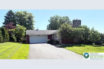 34 Stonecroft Drive, Palmer Twp, PA 18045 - Photo 2