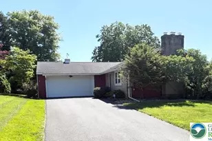 34 Stonecroft Dr, Palmer Twp, PA 18045 - Photo 2