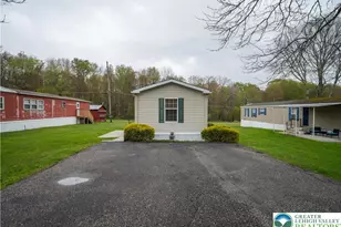 13 Clifton Manor Dr, Clifton Twp, PA 18424 - Photo 2