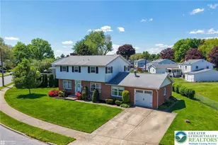 1920 Ravenwood Dr, Bethlehem City, PA 18018 - Photo 4