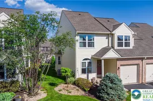 323 Surrey Pl, Macungie Boro, PA 18062 - Photo 2