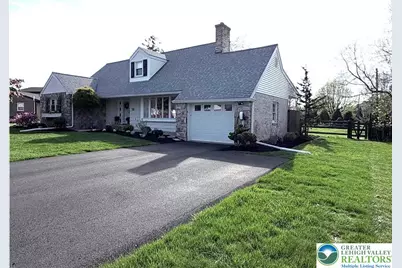 389 Barrett Road, Emmaus Boro, PA 18049 - Photo 4