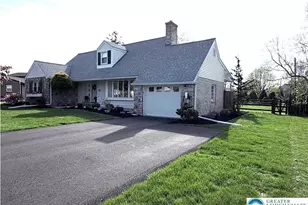 389 Barrett Rd, Emmaus Boro, PA 18049 - Photo 4