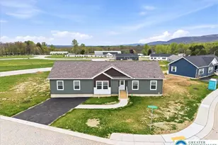 1318 Aylesbury Rd, Lehigh Township, PA 18088 - Photo 2