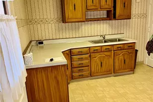607 N Clewell St, Fountain Hill Boro, PA 18015 - Photo 12