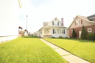 132 E Northampton St, Bath Boro, PA 18014 - Photo 2