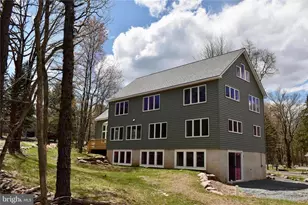 101 Lindbergh Cir, Penn Forrest, PA 18210 - Photo 2