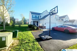 8668 Mayfair Ct, Upper Macungie Township, PA 18031 - Photo 4