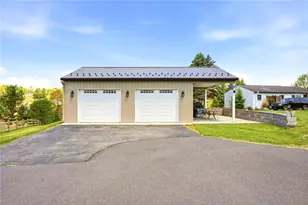 706 Shawnee Dr, South Manheim Twp, PA 17922 - Photo 14