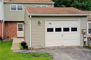 88 Stonewood Pl, Catasauqua Boro, PA 18032 - Photo 2