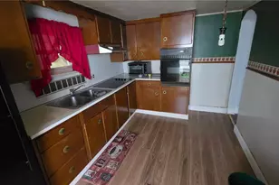 243 Pierce St, Pottsville, PA 17901 - Photo 6