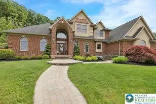 212 Hillview Cir, Berkley, PA 19533 - Photo 2