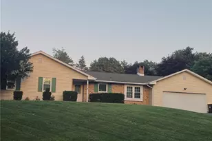 578 Graystone Dr, Lehigh Township, PA 18035 - Photo 1