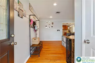 1822 Elmwood Dr, Whitehall Township, PA 18052 - Photo 4