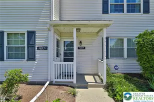 102 Drift Ct, Bethlehem City, PA 18020 - Photo 2