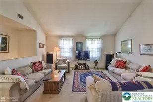 102 Drift Ct, Bethlehem City, PA 18020 - Photo 4