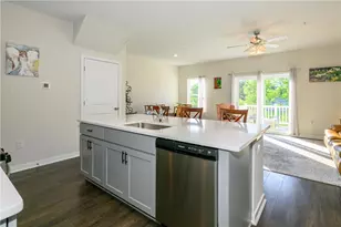 7542 Clayton Ave, Coopersburg Boro, PA 18036 - Photo 6