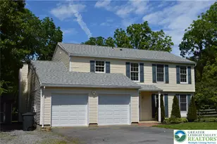 100 Rose Ct, Glendon Boro, PA 18042 - Photo 2