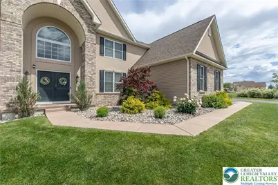 403 Corey Court, Upper Nazareth Twp, PA 18064 - Photo 4