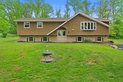 1040 Riverview Drive, Lehigh Township, PA 18088 - Photo 2