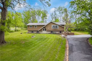 1040 Riverview Dr, Lehigh Township, PA 18088 - Photo 6