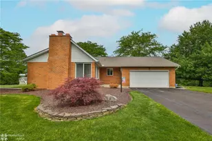 573 Longacre Dr, Lehigh Township, PA 18035 - Photo 1