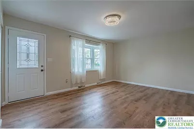 5650 Greens Drive, Lower Macungie Township, PA 18106 - Photo 4