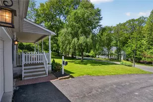 1032 Forest Dr, Stroudsburg, PA 18360 - Photo 2