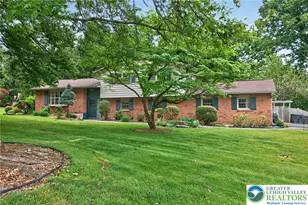 797 Barrymore Ln, Bethlehem City, PA 18017 - Photo 2