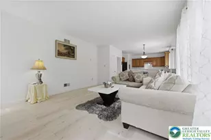 1017 Woodberry Dr, Mountain Top, PA 18707 - Photo 6