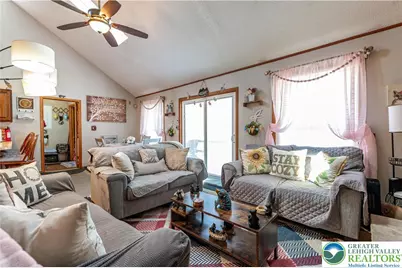 945 Country Place Drive, Coolbaugh Twp, PA 18466 - Photo 8