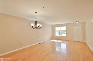 2606 Sapphire Ln, Bethlehem Township, PA 18020 - Photo 6