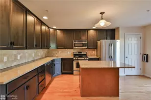 2606 Sapphire Ln, Bethlehem Township, PA 18020 - Photo 2