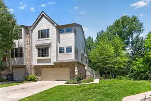 4073 Waterford Dr, Upper Saucon Township, PA 18034 - Photo 2