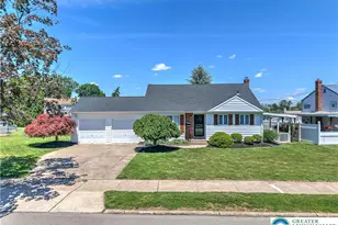 2038 Vista Dr, Bethlehem City, PA 18018 - Photo 2