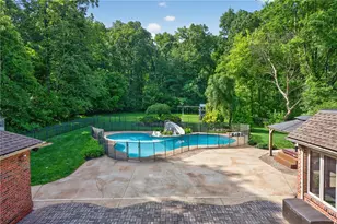 1371 Stoke Park Rd, Hanover Twp, PA 18017 - Photo 8