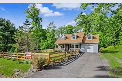 211 Creek Run, East Stroudsburg, PA 18302 - Photo 2