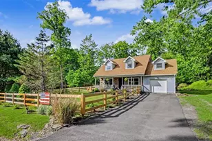 211 Creek Run, East Stroudsburg, PA 18302 - Photo 2