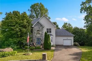 26 Hunters Run Ln, Lower Pottsgrove Twp, PA 19464 - Photo 2