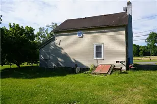 2094 E Scenic Dr, Moore Township, PA 18014 - Photo 16
