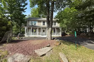 1140 Country Pl Dr, Coolbaugh Twp, PA 18466 - Photo 1