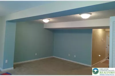 1073 Sparrow Way, Upper Macungie Township, PA 18031 - Photo 14