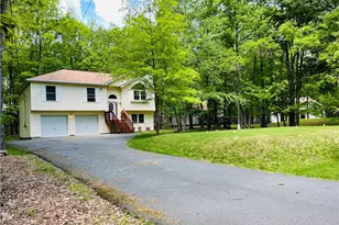9 Sycamore Cir, Penn Forrest, PA 18210 - Photo 2