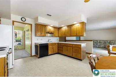 1346 Dayspring Drive, Allentown City, PA 18106 - Photo 6