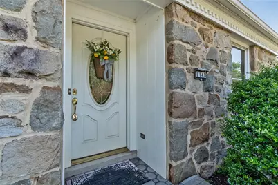 1148 Meadowbrook Circle W, Allentown City, PA 18103 - Photo 2