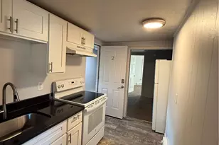 1032 Cherokee St, Fountain Hill Boro, PA 18015 - Photo 2