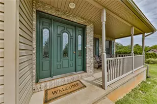 42 Louis Cir, Butler Twp, PA 18222 - Photo 8