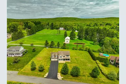 42 Louis Circle, Butler Twp, PA 18222 - Photo 4