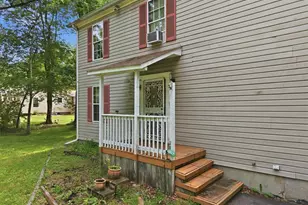 320 Wild Creek Dr, Penn Forrest, PA 18229 - Photo 2